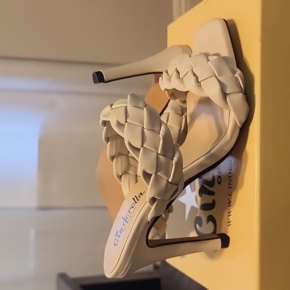 Sandals - Picture 4 of 5